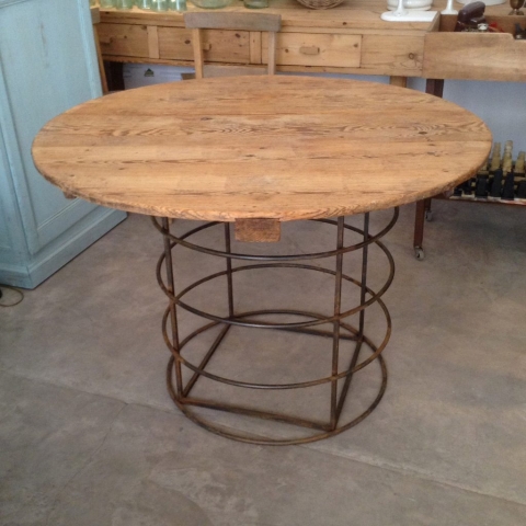 mesa redonda estructura hierro tablero madera pino a medida decoracion madrid toledo