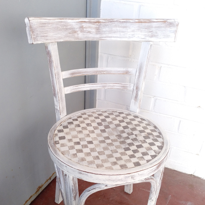 Silla thonet blanca desgastes original asiento damero natual eco vintage madera