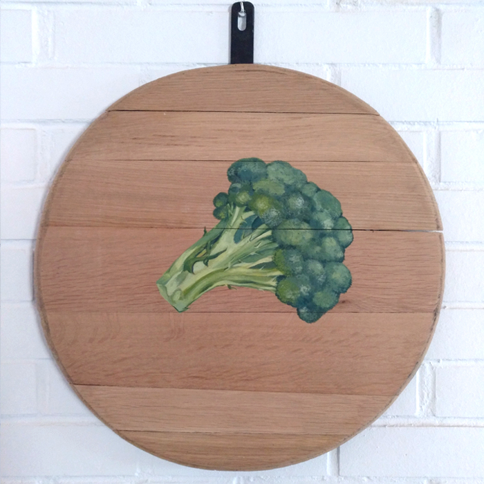 bodegon decoracion comedor cocina paredes cuadros arte brocoli verduras vegetales madera tabla roble decorar pintado mano artesanal