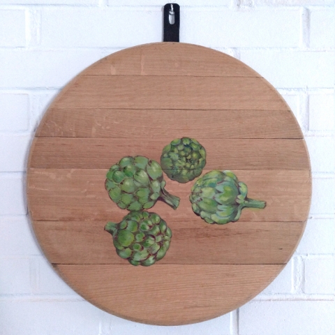 bodegon decoracion comedor cocina paredes cuadros arte cebollas alcachofas verduras vegetales madera tabla roble decorar pintado mano artesanal