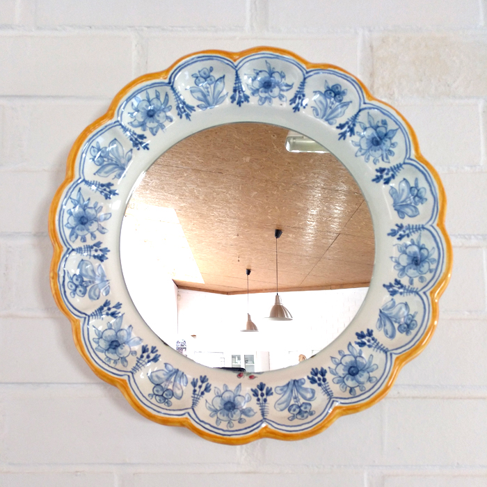 espejo ceramica plato tradicional redondo original color azul tonos azules talavera amarillo motivos decoracion toledo